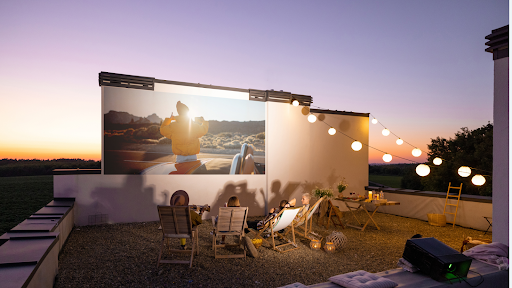 Buying Tips: What Makes a Great Outdoor Movie Projector?